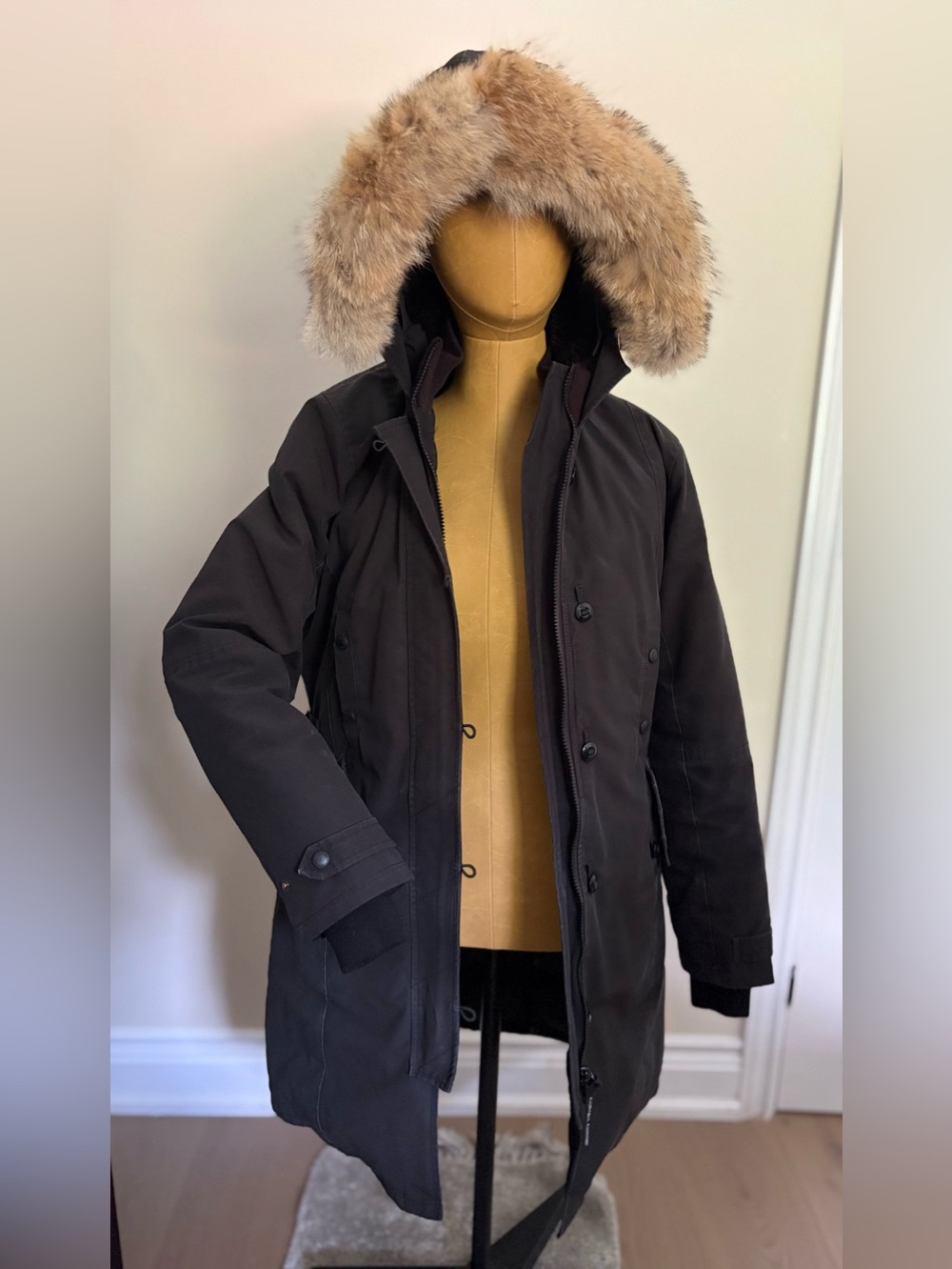 CANADA GOOSE Black Puffer Parka with Natural Fur Trim Hood (M)